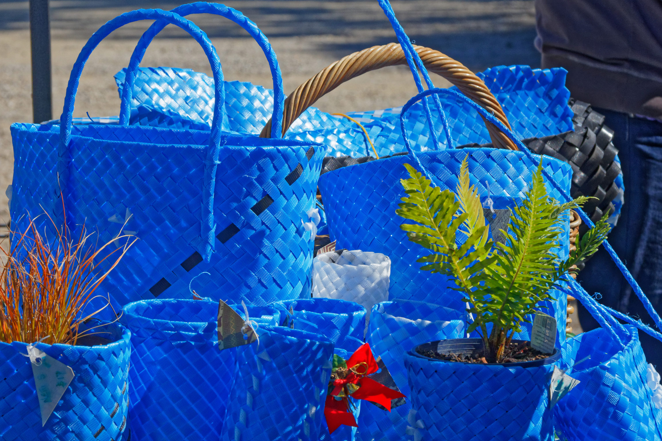 Plastic upcycling of plastic handbags