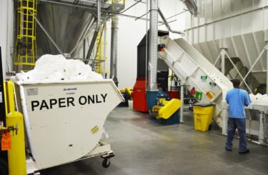 Shredder mit Papierabfall