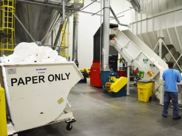 Shredder mit Papierabfall