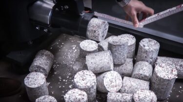 Produktion von Papierbriketts