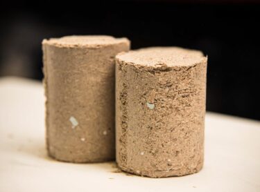 Runde Briketts aus Spanplatten
