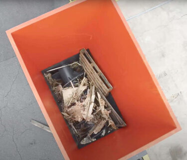 Extra large material hopper for big pieces of wood