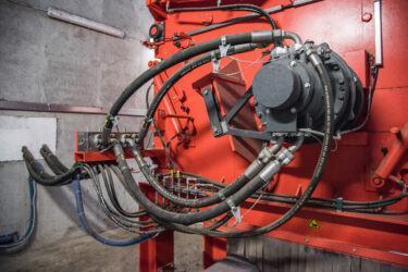 Haegglunds hydraulic drive attached to WEIMA shredder