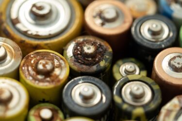 Eine Nahaufnahme von benutzen Batterien