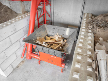 Zerkleinerung von Brennholz Produktionsabfällen mit einem WEIMA WLK 2000 bei brennholzwerktrier
